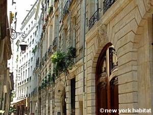 Logement à Paris, Location meublée - Photo 2