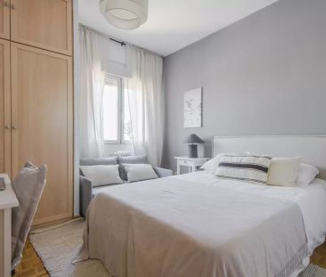 Room in a shared 7-bedroom apartment for rent in Valverde. - Foto 2