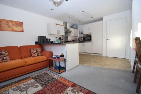 The Fouracres, Wakefield - Photo 2