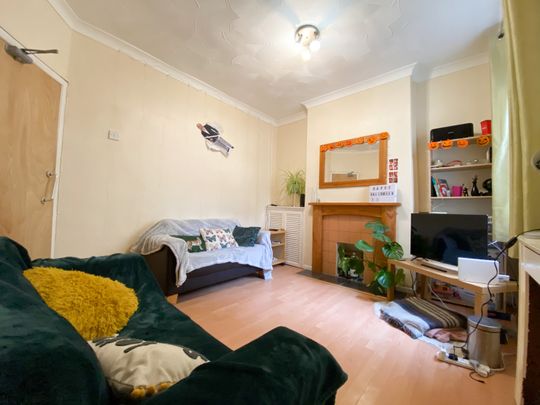 Rhymney Street, Cathays - Photo 1