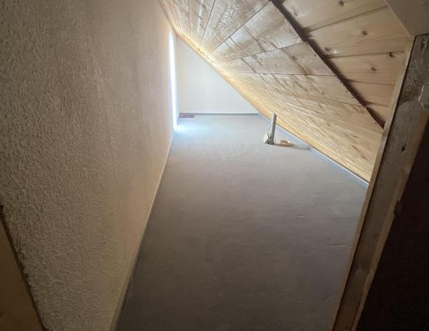 Helle Dachgeschosswohnung in Kuchen - Photo 1