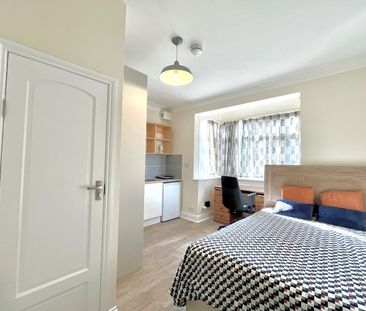 Studio Flat, Lo, W3 - Photo 5