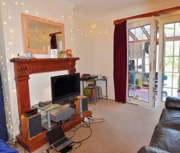 4 bedroom House in Becketts Park Crescent, Leeds - Photo 2