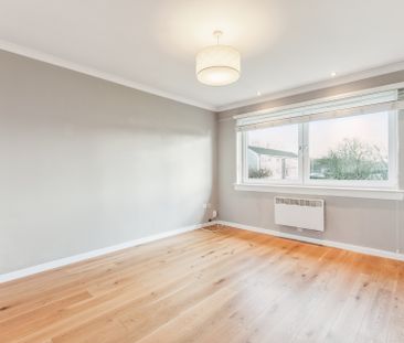 Queens Court - Photo 1