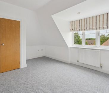 4 bedroom semi-detached house to rent - Photo 4