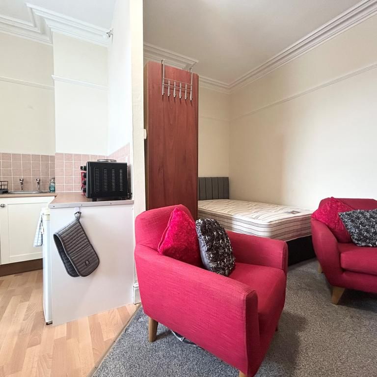Studio to rent - Photo 1