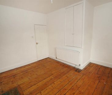 3 bedroom end of terrace house to rent - Photo 5