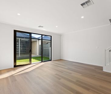 Brand New Townhouse Living in the Heart of Riverside Estate - Photo 5