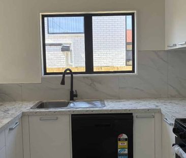 Modern, Fresh & Perfectly Positioned - Photo 5