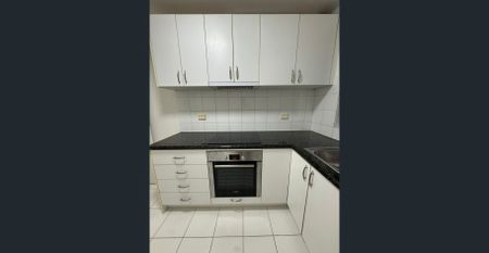 Sunlit Sanctuary in a Quiet Court - Photo 2