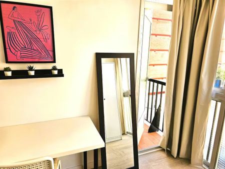 Carrer del Poeta Mas y Ros, Valencia, Valencian Community 46021 - Photo 2