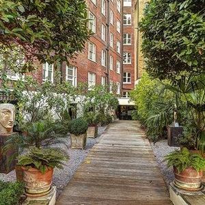 Hay's Mews, Mayfair, London, W1J - Photo 2