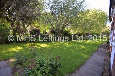 29 The Poplars, Leeds, LS6 2BT - Photo 4