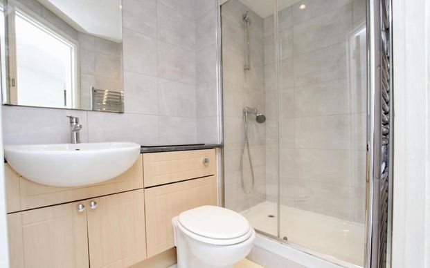 A stunning two double bedroom property, in the heart of the city. **Pets allowed and video tour available** - Photo 1