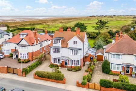 6 bedroom detached house to rent - Photo 3