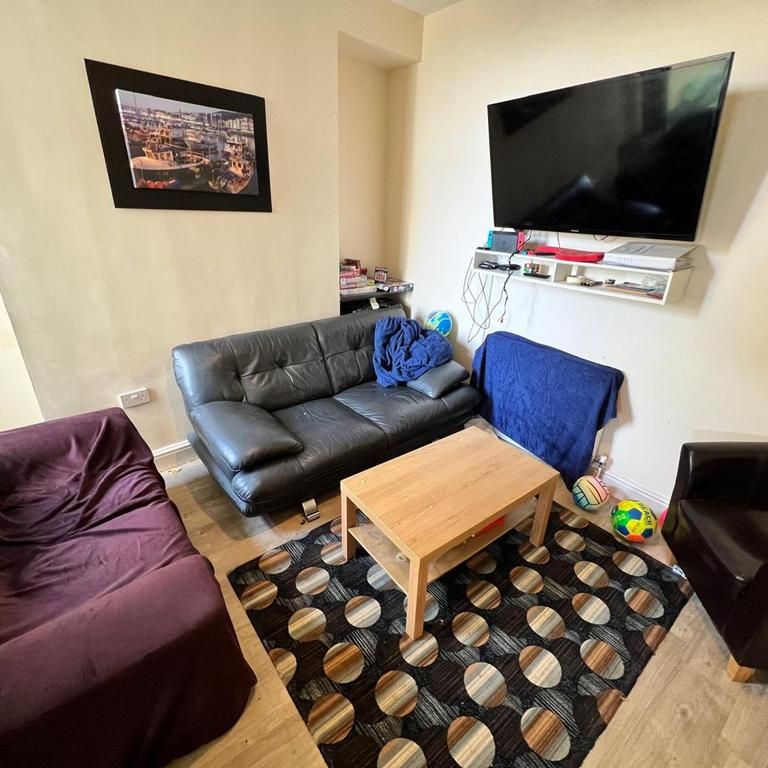 5 bedroom terraced house to rent - Photo 1