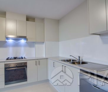 Stylish 1 bedroom Apartment with car space, walk to Norwest Metro - Photo 3