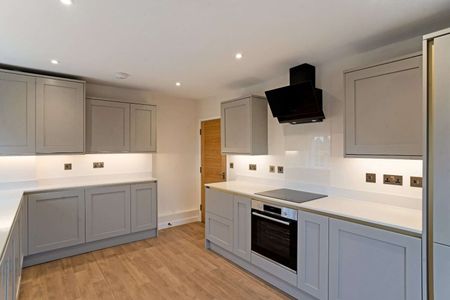 A modern two bedroom apartment - Photo 3