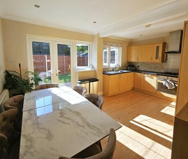 4 bedroom semi-detached house to rent - Photo 4