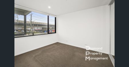 Moderm One Bedroom Apartment At Prime Location - Photo 3