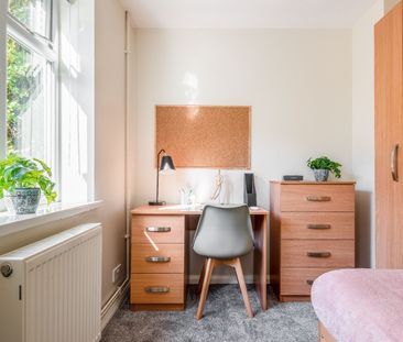 5 Bed Semi-Detached House, Hillside, BN2 - Photo 5