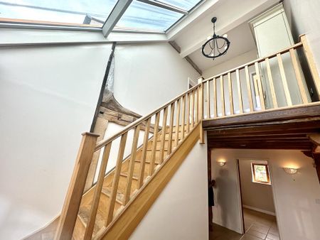 Available 3 Bed Not Specified - Photo 2