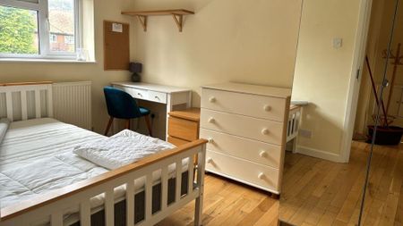 3 bedroom flat to rent - Photo 2