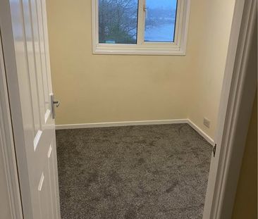 4 Bed Terraced House, Quayside Road, SO18 - Photo 1