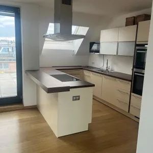 Neuwertige DG-Wohnung 99m², 3 Zimmer, Terrasse, Garage, 1100 Wien, Top Ausstattung! - Foto 2
