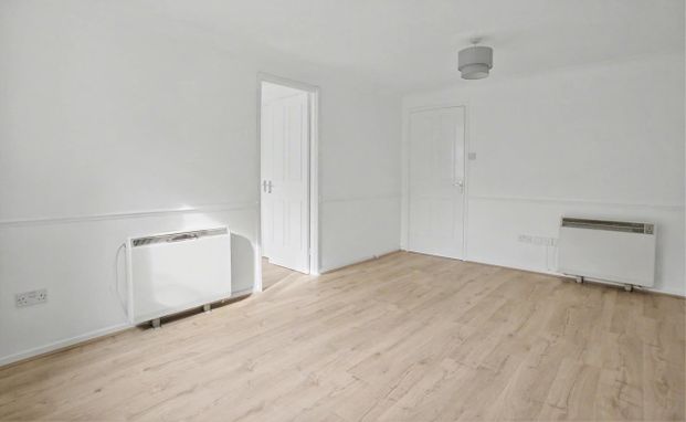 Cambridge Road, West Molesey - Photo 1