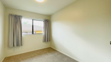 Close to Town Centre - Recently Refurbished - Photo 5
