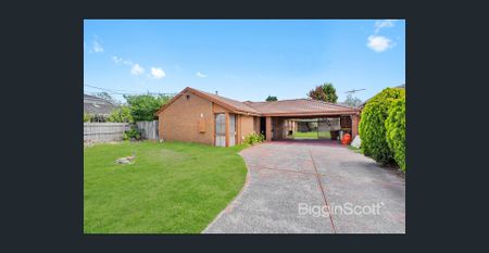 Family Living in Prime Keysborough Location - Photo 3