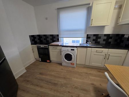 2 bedroom flat to rent - Photo 2