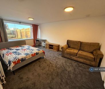 1 bedroom in a house share to rent - Photo 2