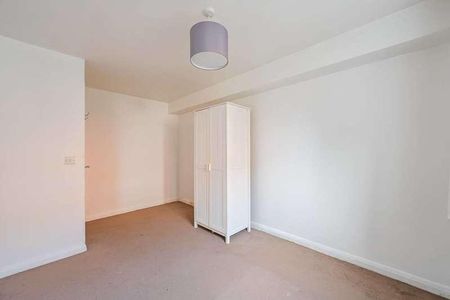 Albatross Close, Beckton, E6 - Photo 5