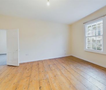 Three bed flat to rent in Church Street, Launceston, PL15 - Photo 6