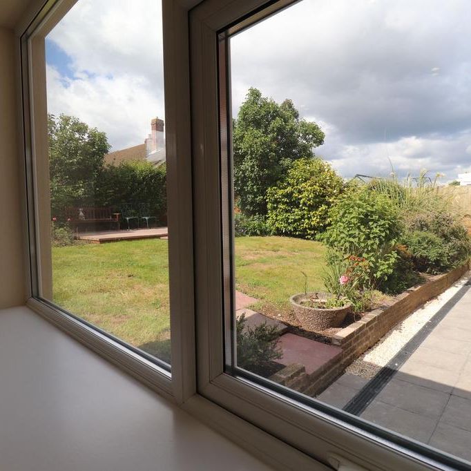 3 bedroom detached bungalow to rent - Photo 1