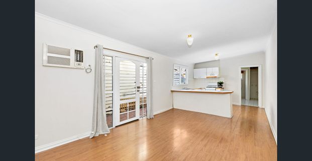 Prime Richmond Residence Offering Lifestyle and Convenience - Photo 1