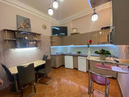 Apartament la casa 3 camere semidecomandat, zona centrala - Photo 5