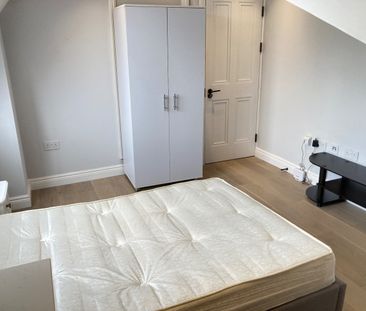 Room in a Shared Flat, Ealing Common, W3 - Photo 2