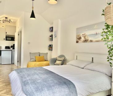 4 bedroom semi-detached house to rent - Photo 4