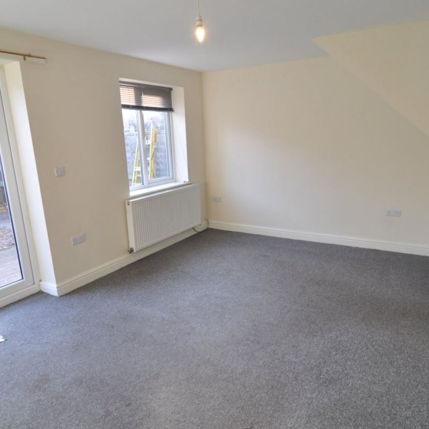 3 bed Town House - To Let - Photo 1