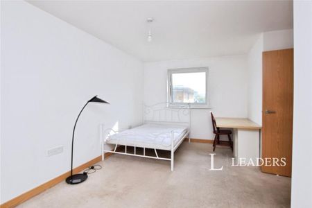 2 bedroom flat to rent - Photo 3