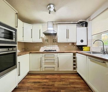 3 bedroom end of terrace house to rent - Photo 4