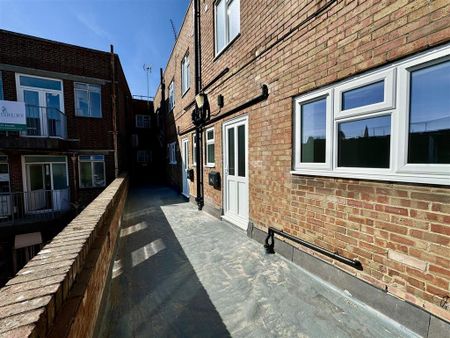3 bedroom maisonette to rent - Photo 5