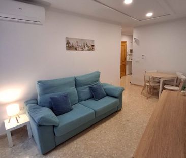 Alquiler de piso en Calle a Babor - Photo 1