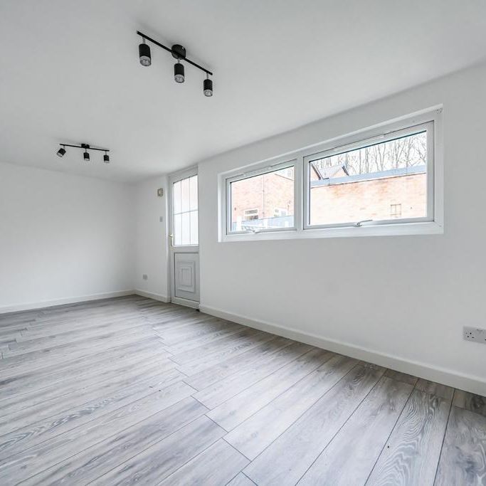 4 bedroom detached house to rent - Photo 1