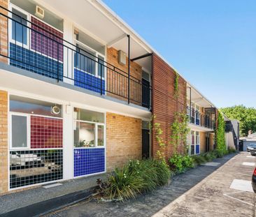 Bayside Living with Courtyard Style! - Photo 5