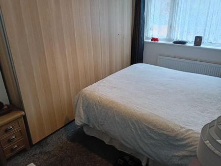 3 bedroom semi-detached house to rent - Photo 5