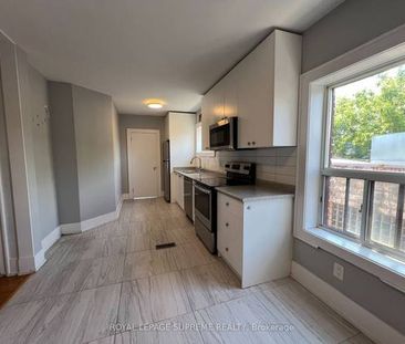 JUNCTION TRAINGLE 2 BEDS 1 BATH ENSUITE LAUNDRY UPPER LEVEL - Photo 4